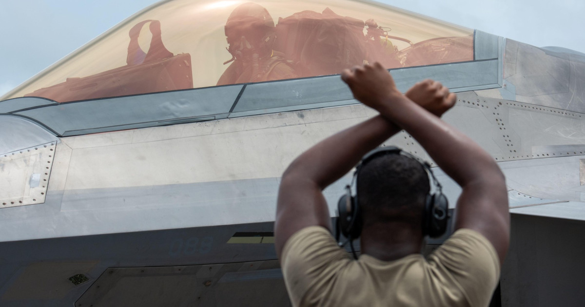 Un avion F-22 Raptor al Forțelor Aeriene ale SUA a făcut cea mai lungă lansare a unei rachete aer-aer din istorie