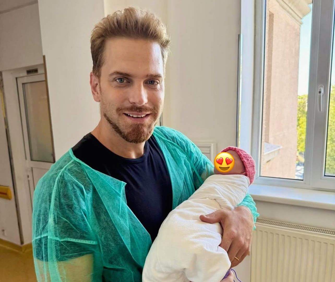 Alina Laufer a născut! Soțul vedetei, imagine cât o mie de cuvinte alături de cel de-al patrulea copil | FOTO