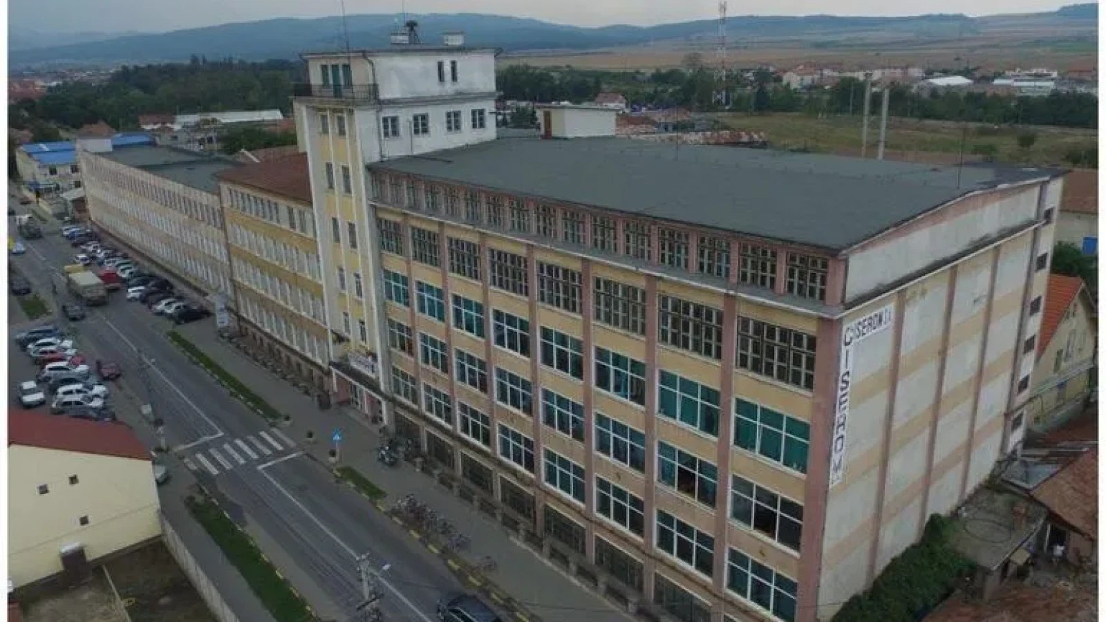 Se pune lacătul pe o fabrică din România, veche de 98 de ani. Întreaga linie de producție a fost casată, iar totul a fost scos la vânzare