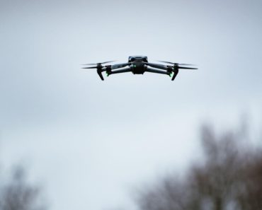 Zelenski acuză Ungaria că a trimis drone în spațiul aerian al Ucrainei. Ce ordin i-a dat șefului armatei