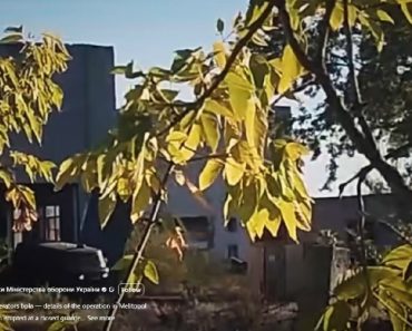 Momentul în care o mașină care transporta mai mulți operatori de drone ruși sare în aer în Melitopol