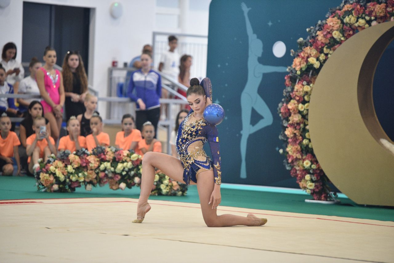 10 sportive au marcat 10 ani de existență! Noi medalii pentru gimnastele Ploieștiului 10 sportive au marcat 10 ani de existență! Noi medalii pentru gimnastele Ploieștiului