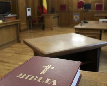 ICCJ contestă la CCR legea care taie pensiile magistraților: „Încalcă principiului statului de drept, al independenţei justiţiei” ICCJ contestă la CCR legea care taie pensiile magistraților: „Încalcă principiului statului de drept, al independenţei justiţiei”