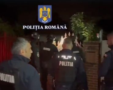 VIDEO: Percheziții la Șirna. Cinci persoane au avariat o mașină