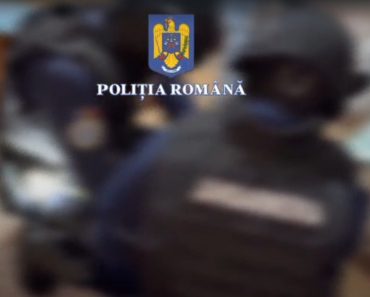 Suspecți de furt din magazine ridicați de mascați. 12 percheziții în Prahova și în București
