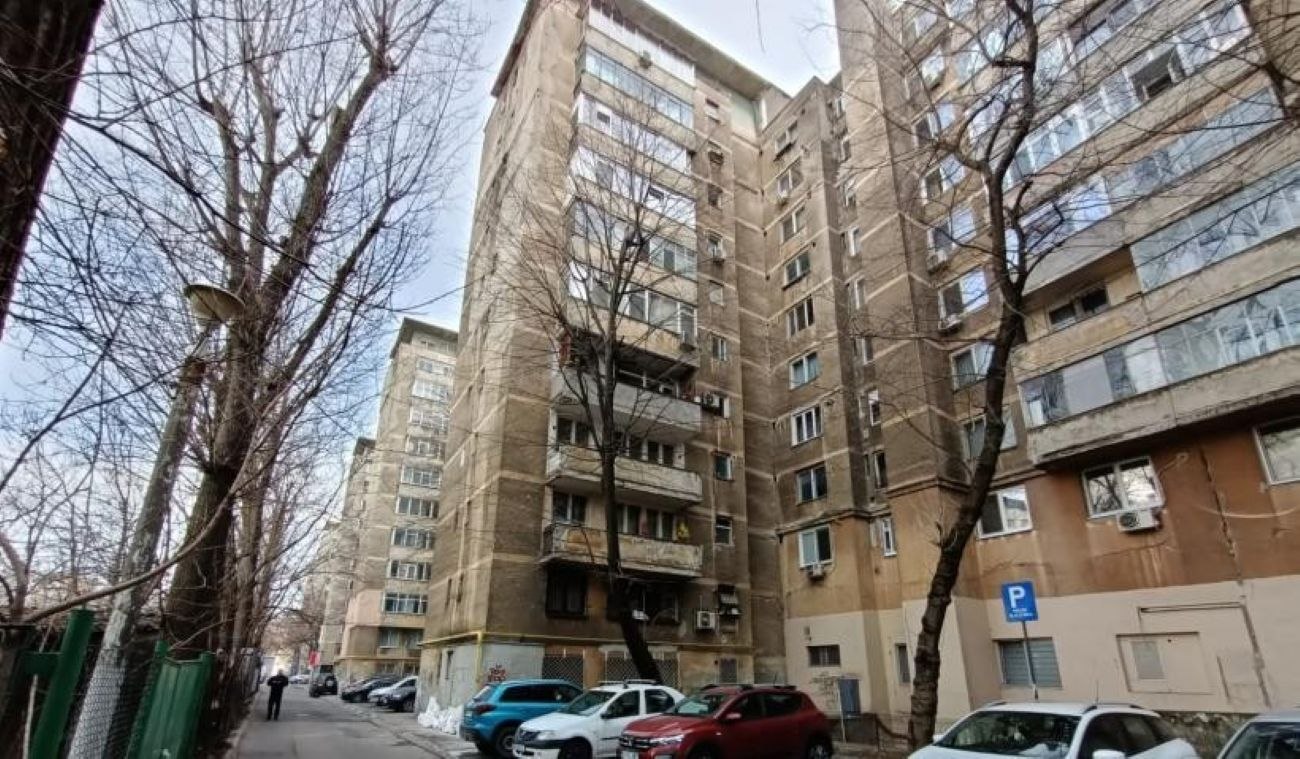 „L-au construit, cică, pentru americani” Unde se află cel mai mare bloc din România. Are 523 de apartamente și 900 de locatari „L-au construit, cică, pentru americani” Unde se află cel mai mare bloc din România. Are 523 de apartamente și 900 de locatari