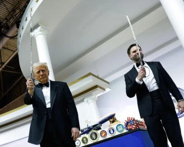 Directorul unui muzeu important a fost forțat să renunțe la post după ce a refuzat să-i cedeze lui Trump o sabie a unui fost președinte. „Mi s-a spus clar: demisionează sau vei fi concediat”