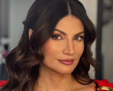 Ioana Ginghină, luată la rost după ce s-a apucat de dans lasciv: „Obiceiurile din tinerețe nu le uiți” Ioana Ginghină, luată la rost după ce s-a apucat de dans lasciv: „Obiceiurile din tinerețe nu le uiți”