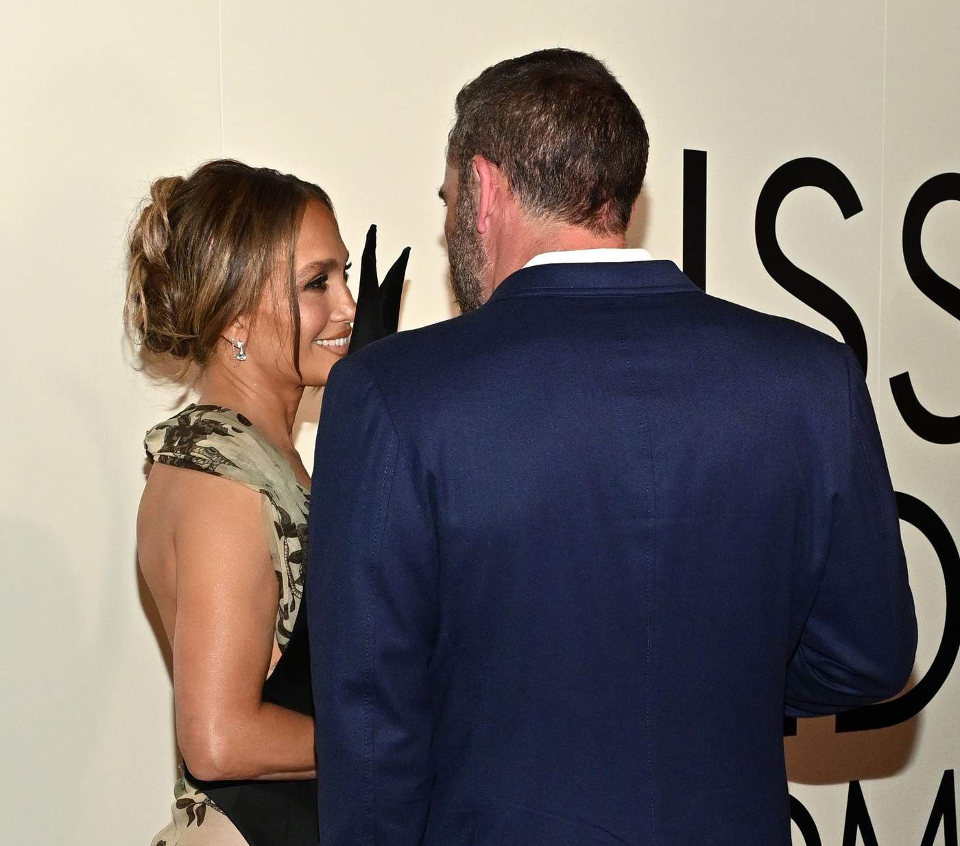Jennifer Lopez și Ben Affleck, din nou împreună! Cum au reacționat când s-au întâlnit pe covorul roșu | VIDEO Jennifer Lopez și Ben Affleck, din nou împreună! Cum au reacționat când s-au întâlnit pe covorul roșu | VIDEO