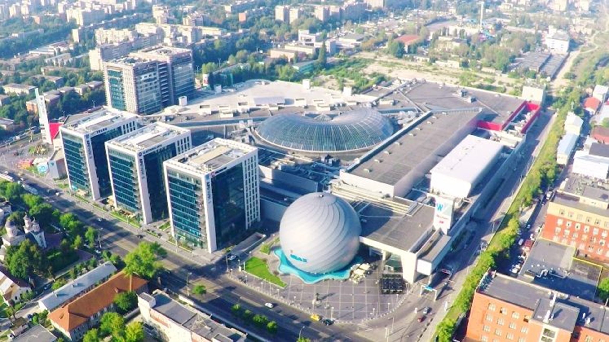 Se închide un magazin important din cel mai mare mall din România. Vine un brand care vinde haine Zara la prețuri mici Se închide un magazin important din cel mai mare mall din România. Vine un brand care vinde haine Zara la prețuri mici