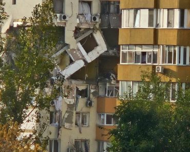 Explozia de la blocul de pe Calea Rahovei ar fi fost provocată de o acumulare de gaze. Cineva ar fi dat drumul la alimentare la o zi după ce a fost oprită Explozia de la blocul de pe Calea Rahovei ar fi fost provocată de o acumulare de gaze. Cineva ar fi dat drumul la alimentare la o zi după ce a fost oprită