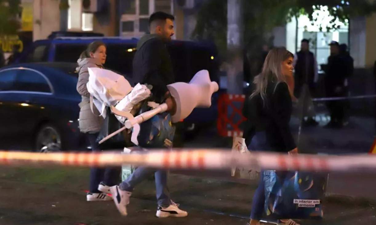 Dovadă supremă de iubire după explozia din Rahova! Un bărbat și-a riscat viața pentru a recupera rochia de mireasă a viitoarei soții