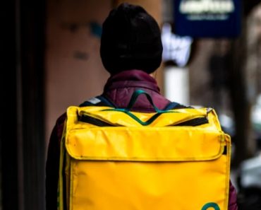 Românii aleg tot mai des mâncarea livrată acasă! Motivele reale pentru care restaurantele pierd tot mai mult teren Românii aleg tot mai des mâncarea livrată acasă! Motivele reale pentru care restaurantele pierd tot mai mult teren