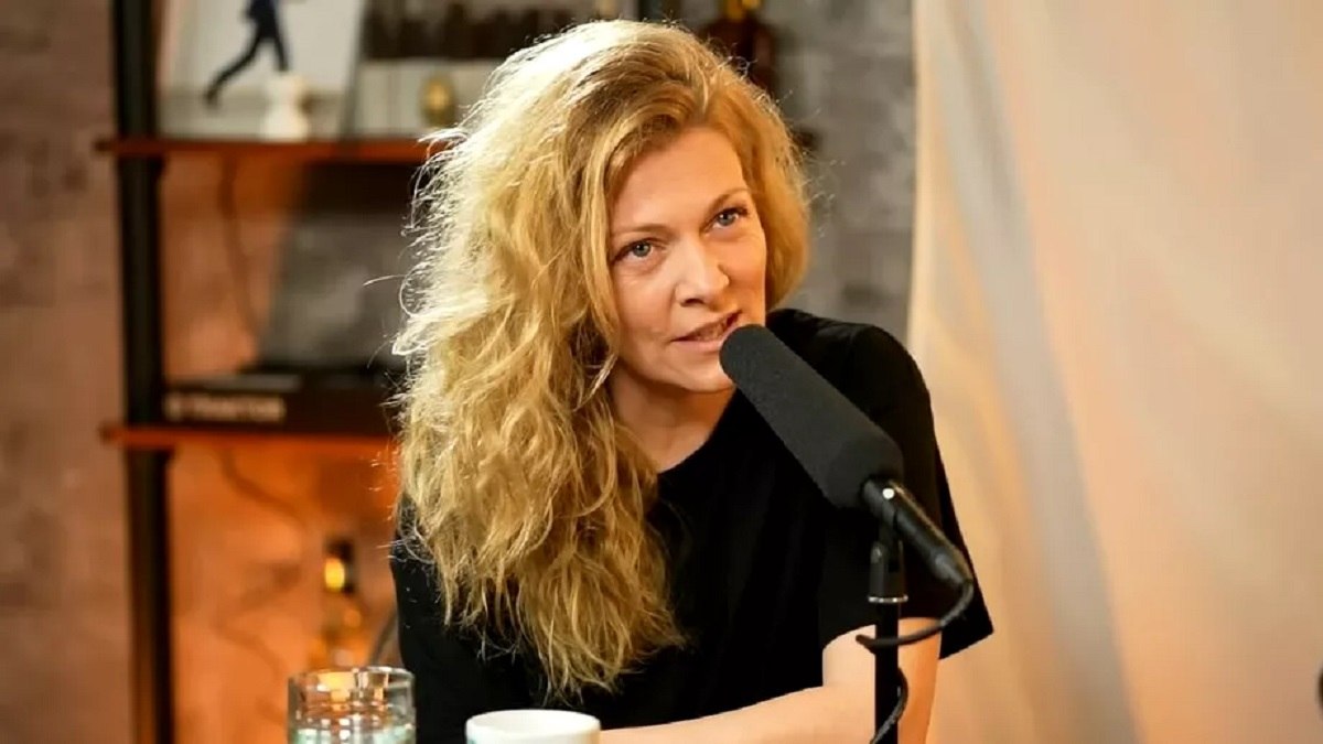 Dana Nălbaru dezvăluie adevăratul motiv pentru care ea și Dragoș Bucur au ales să se mute la țară: „Acesta a fost primul steag roșu”. Cum arată vedeta fără pic de machiaj, la 49 de ani