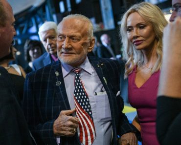 Soția lui Buzz Aldrin, românca Anca Faur, a murit la vârsta de 66 ani. Mesajul astronautului despre „iubirea vieții sale”