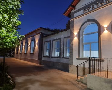 Medic lovit de soțul unei paciente, la Urlați. Bărbatul a făcut scandal că nu a fost lăsat să intre în salon