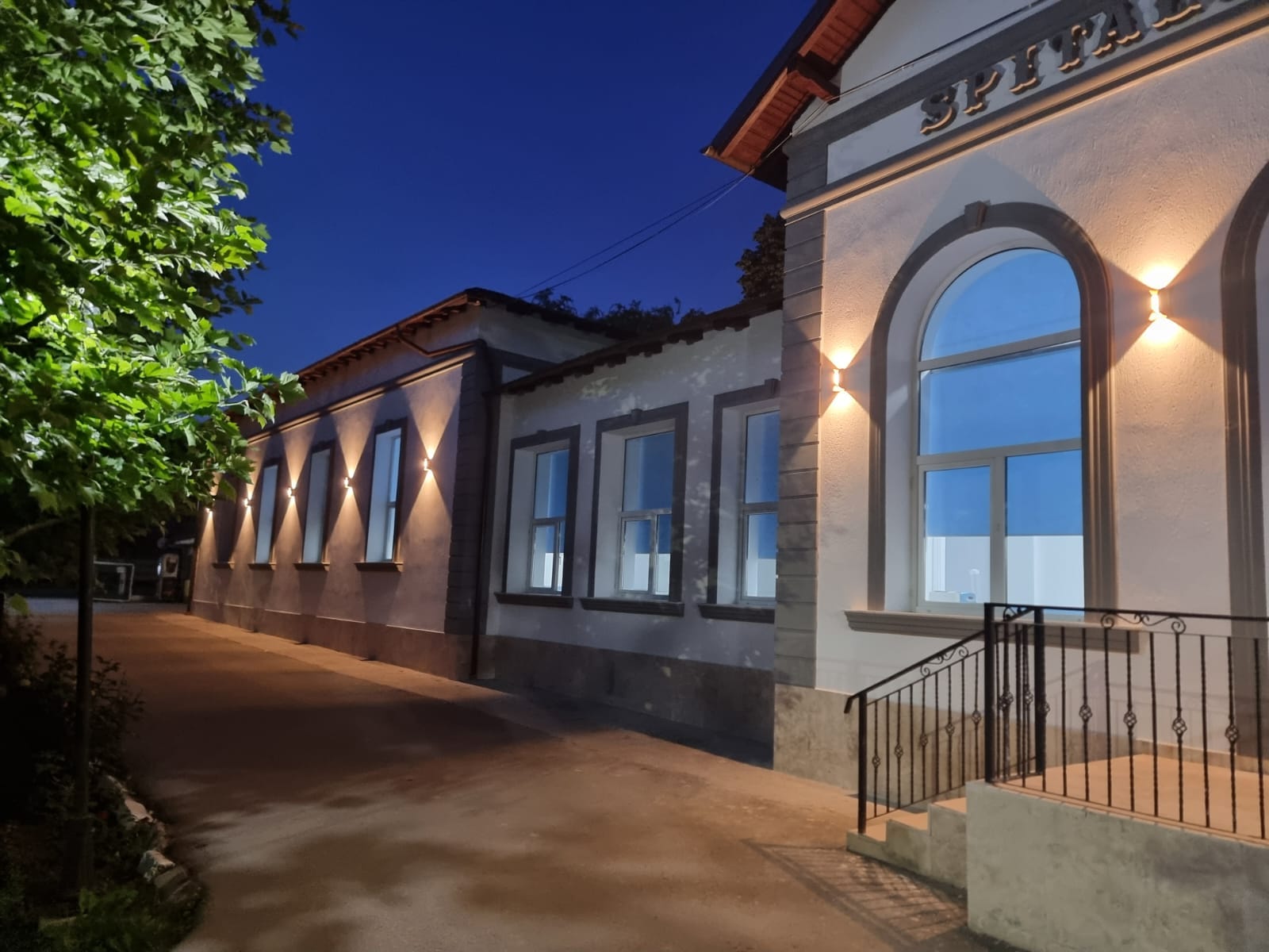 Medic lovit de soțul unei paciente, la Urlați. Bărbatul a făcut scandal că nu a fost lăsat să intre în salon