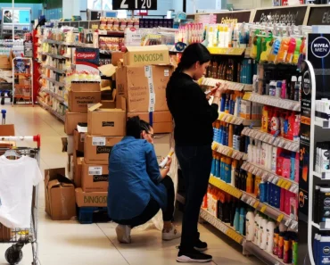 Carrefour pleacă din România. Gigantul francez e gata să vândă toate supermarketurile din țară