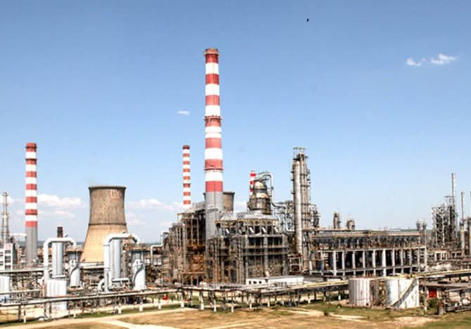 Rafinăria Petrotel Lukoil Ploiești va fi oprită 45 de zile pentru revizia capitală