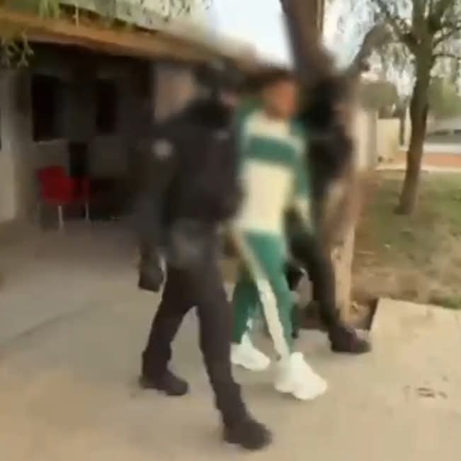 Doi bărbați au comandat colete de 100.000 lei, apoi unul s-a angajat curier să le fure din depozit Doi bărbați au comandat colete de 100.000 lei, apoi unul s-a angajat curier să le fure din depozit
