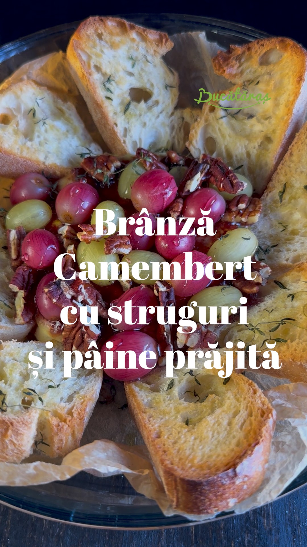Brânză camembert cu struguri la cuptor – Aperitivul plin de savoare care te va cuceri