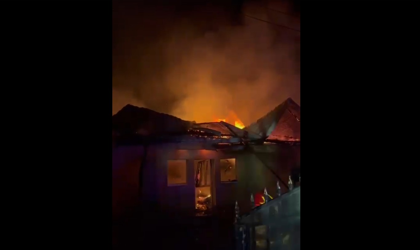 Un prahovean a murit carbonizat în casă. Focul a pornit de la o țigară aprinsă