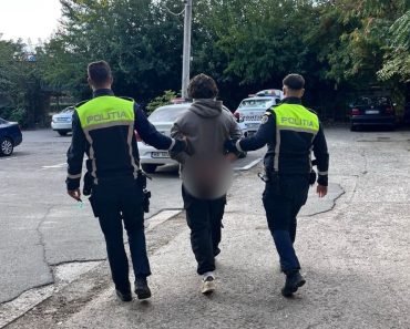 VIDEO: Tânăr încătușat și reținut în Ploiești, după o cursă care s-a terminat într-un gard