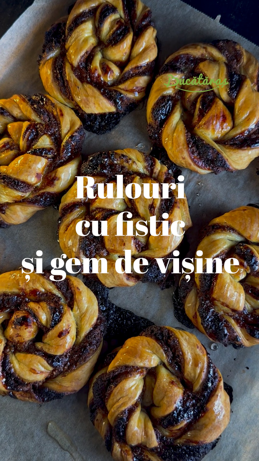 Rulouri cu fistic și gem de vișine – Delicioși și ușor de făcut