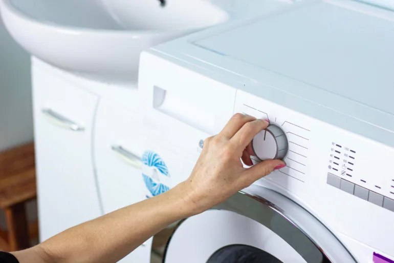 Reduceți factura la electricitate cu până la 40%. Un truc simplu cu mașina de spălat despre care majoritatea oamenilor încă nu știu