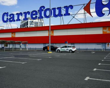 Carrefour ia în considerare ieşirea din Polonia. Care este motivul