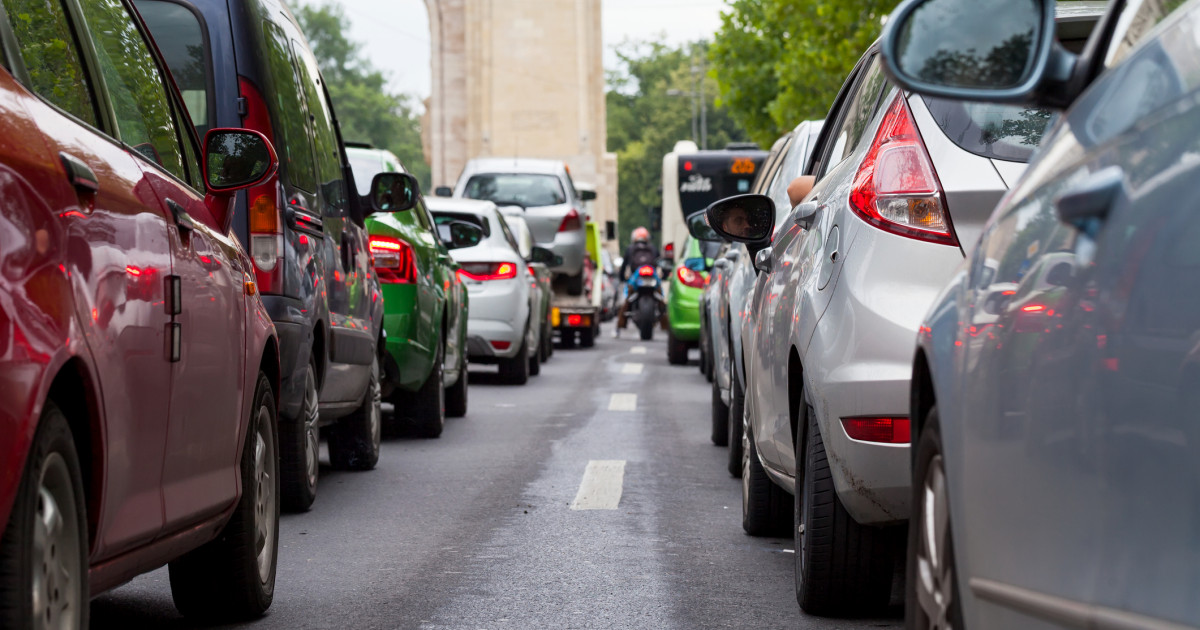 Mașinile, impozitate în funcție de capacitatea motorului, dar și de norma de poluare. Autoturismele pentru care taxele ar putea scădea