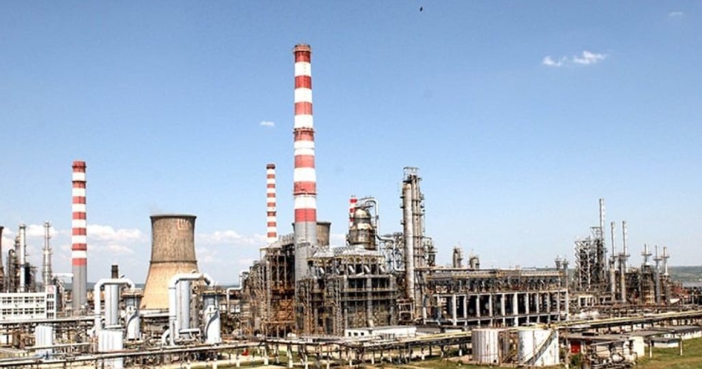 Statul român renunță la preluarea rafinăriei Lukoil. Vânzarea va fi făcută în două etape (surse)