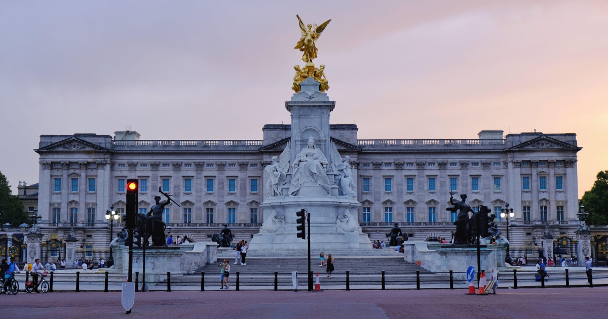 Mai mulţi turişti au fost înşelaţi de o reclamă falsă, generată cu AI, care anunța un târg de Crăciun la Palatul Buckingham