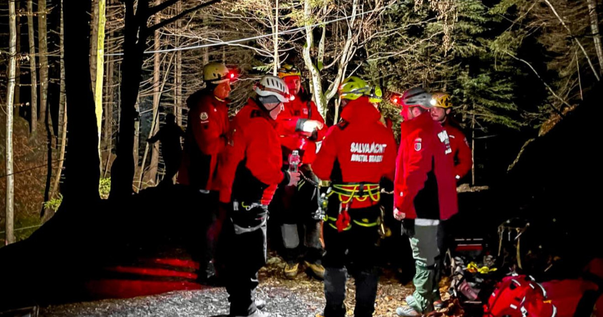 Turist cu hipotermie, dispărut în Bucegi după ce a cerut ajutor. După 17 ore de căutări, salvamontiştii au găsit doar un rucsac