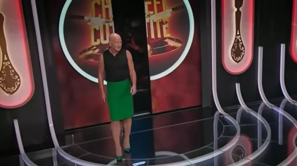 Concurentul care i-a lăsat cu gura căscată pe jurații „Chefi la cuțite”. A apărut în fustă și tocuri, dar e căsătorit și are trei copii