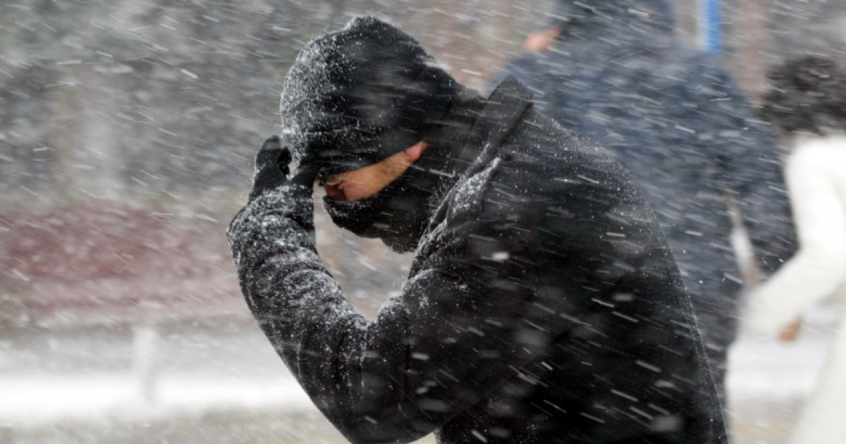 Vremea se răcește în toată țara: meteorologii au emis o informare de ploi, ninsori și vânt puternic. Cum va fi în București