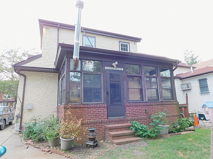 Casa în care a copilărit Trump, scoasă la vânzare pentru 2,3 milioane $. Cum arată locuința