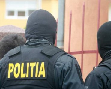 O tânără de 18 ani și un bărbat, săltați de mascați după ce au spart o casă din Valea Călugărească