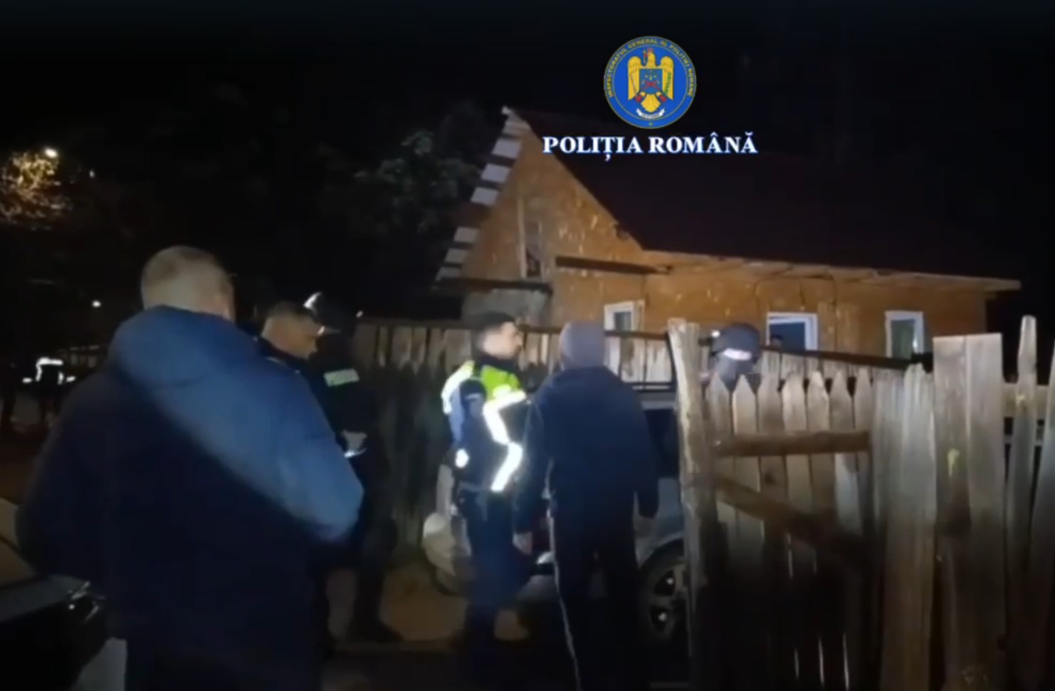 VIDEO: Spargere în Lapoș. Hoții au plecat cu peste 11.000 de euro