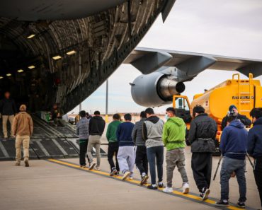 SUA au trimis primii imigranți ilegali în țara cu „cel mai proamerican popor din lume”. Statul nu este recunoscut de către România
