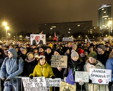 Curtea Constituţională din Slovacia suspendă legea care desființează biroul avertizorilor de integritate, după proteste în toată țara