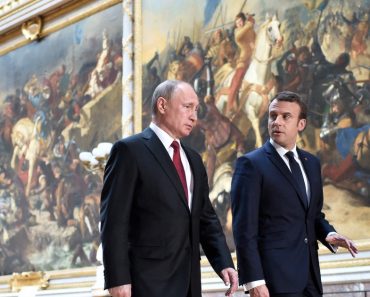 Kremlinul anunță că Vladimir Putin este pregătit să discute cu Emmanuel Macron. Reacția Palatului Elysee