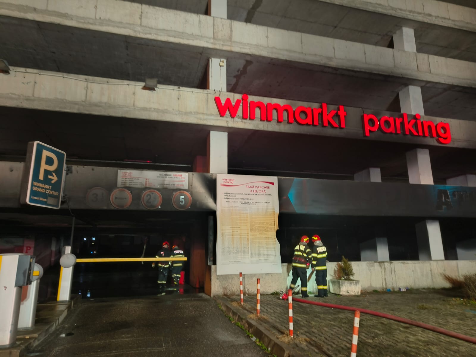 VIDEO: Incendiu în parcarea supraterană de la Omnia