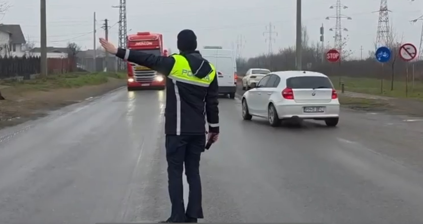 VIDEO: Razie pe șosele în Prahova la transportatori. Pe teren sunt și inspectorii de Imigrări VIDEO: Razie pe șosele în Prahova la transportatori. Pe teren sunt și inspectorii de Imigrări