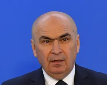 Sărăcia nu intră în vacanță! Organizațiile Salvați Copiii și Word Vision România îi cer lui Bolojan să nu taie bursele sociale ale elevilor Sărăcia nu intră în vacanță! Organizațiile Salvați Copiii și Word Vision România îi cer lui Bolojan să nu taie bursele sociale ale elevilor