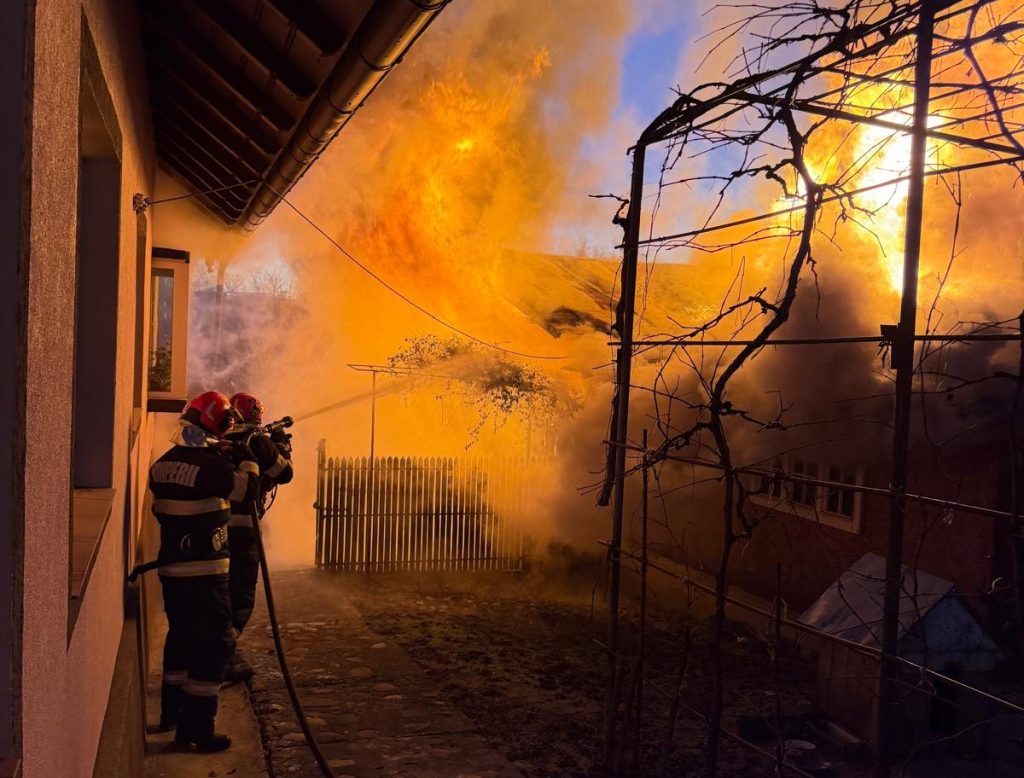 Incendiu într-o gospodărie din Homorâciu. ISU a suplimentat forțele de intervenție