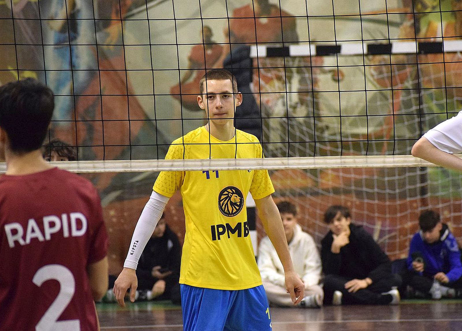 România l-a ales pe tânărul talentat, mic de statură!