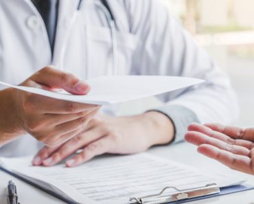 Ministrul Sănătăţii, despre decizia de a nu mai plăti prima zi de concediu medical: „Are un singur scop”