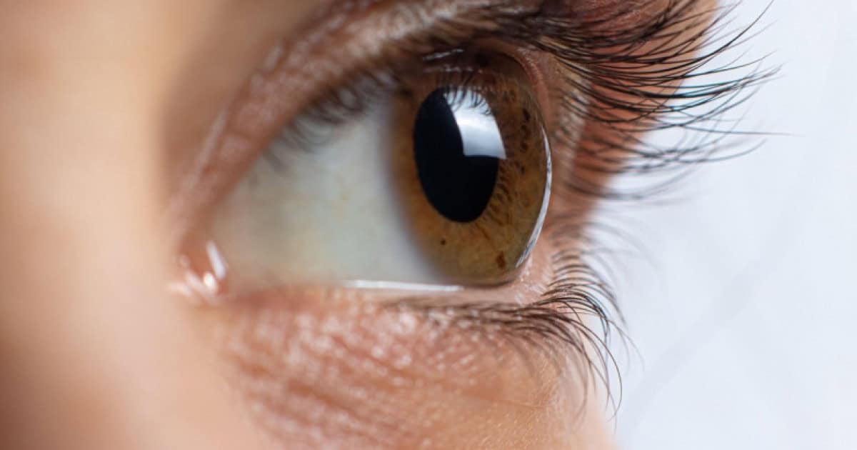 Pacient în România. La stat sunt doar doi medici care redau vederea pacienților prin transplant de cornee