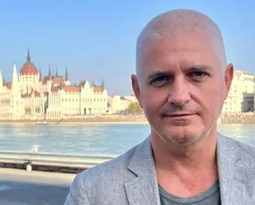 Imagini din interiorul casei lui Virgil Ianțu. Vila cu două niveluri, complet transformată după renovare: „O adevărată investiție, la care mă gândesc cu mândrie” Imagini din interiorul casei lui Virgil Ianțu. Vila cu două niveluri, complet transformată după renovare: „O adevărată investiție, la care mă gândesc cu mândrie”